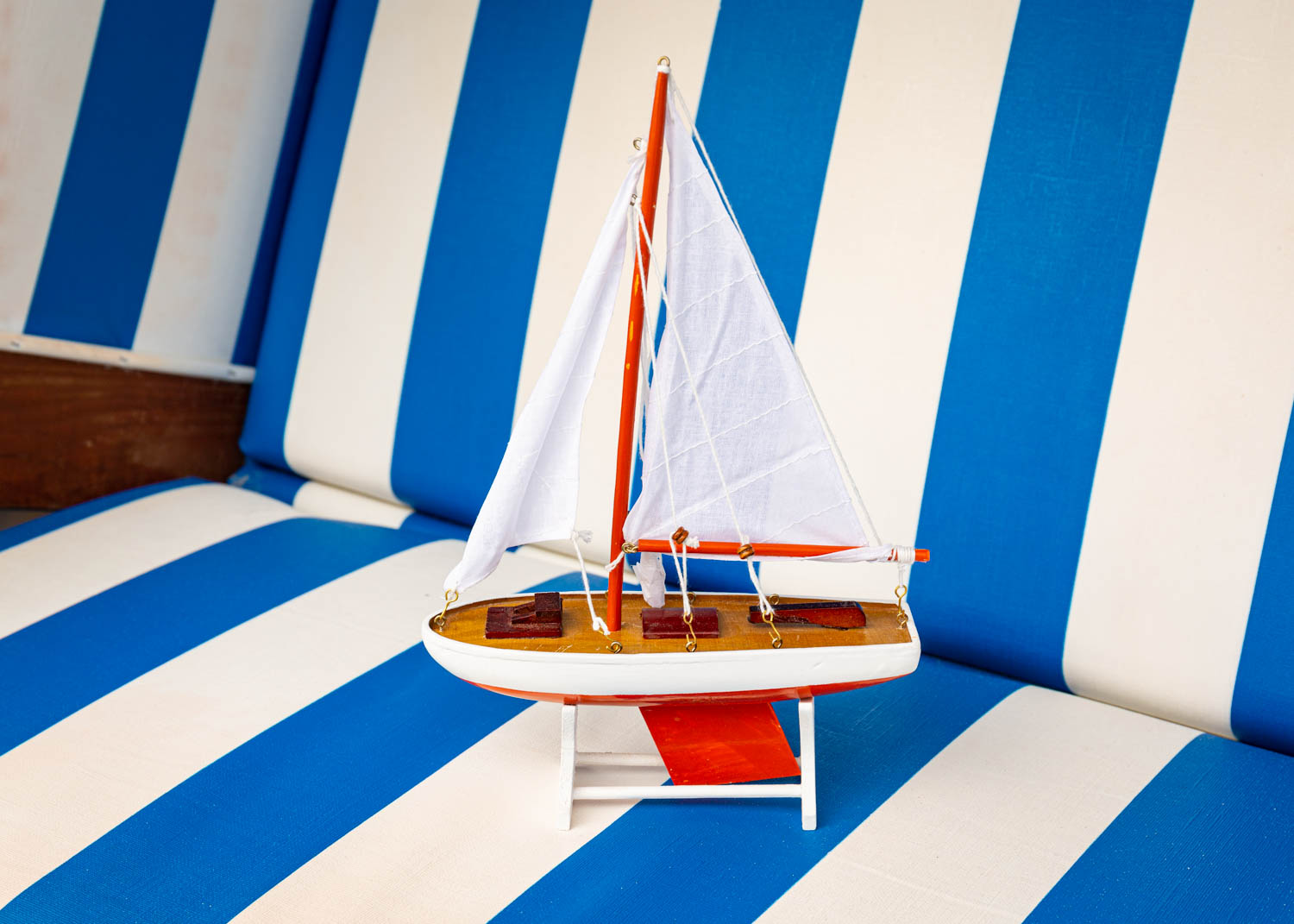 Boot aus Holz ca 16 cm Antik-Design weiss-hellblau  Fischkutter Schiff 