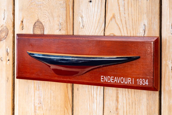 Halbmodell Endeavour Holzplatte