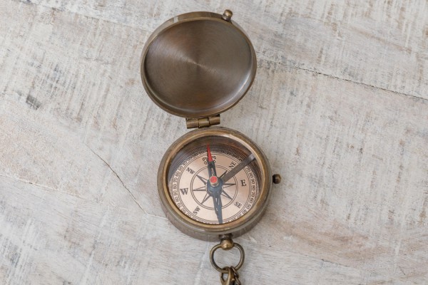 Kompass klein antik mit Kette