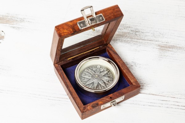 Kompass verchromt Holzbox