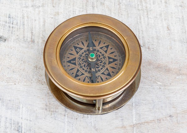 Kompass antiker Stil mit Lupe